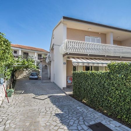Apartment Anka D Krk Town Exterior photo