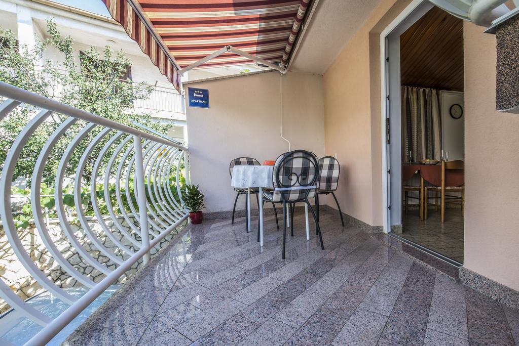 Apartment Anka D Krk Town Exterior photo