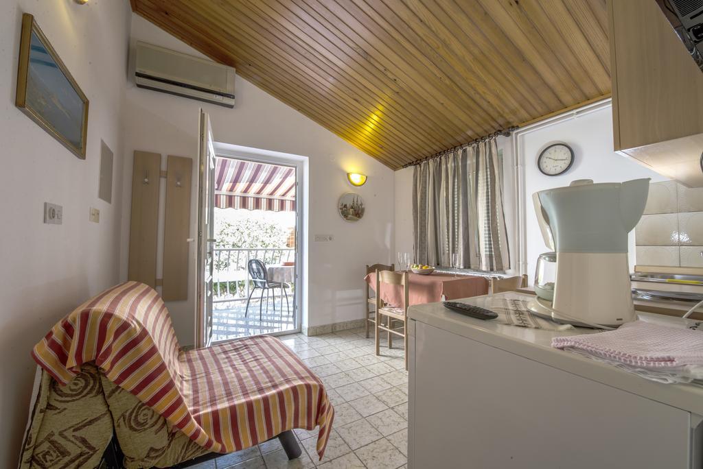 Apartment Anka D Krk Town Exterior photo