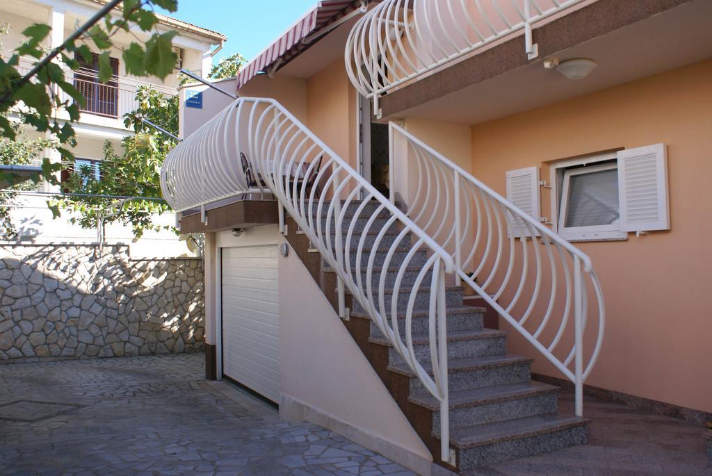 Apartment Anka D Krk Town Exterior photo