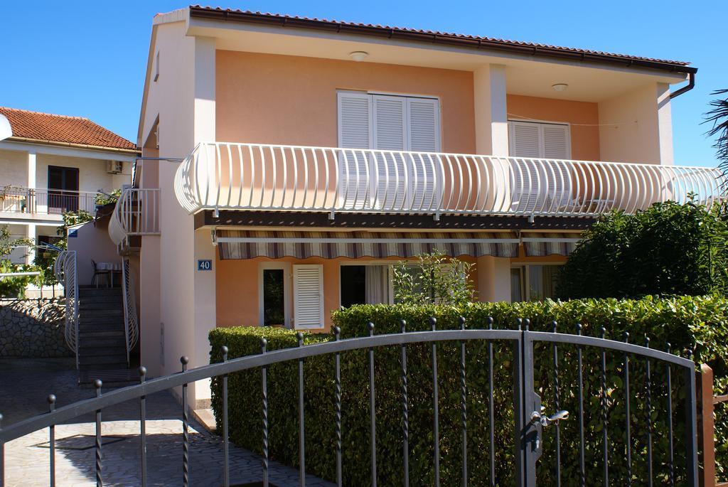Apartment Anka D Krk Town Exterior photo