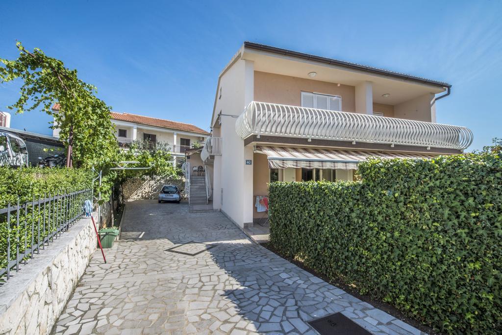 Apartment Anka D Krk Town Exterior photo